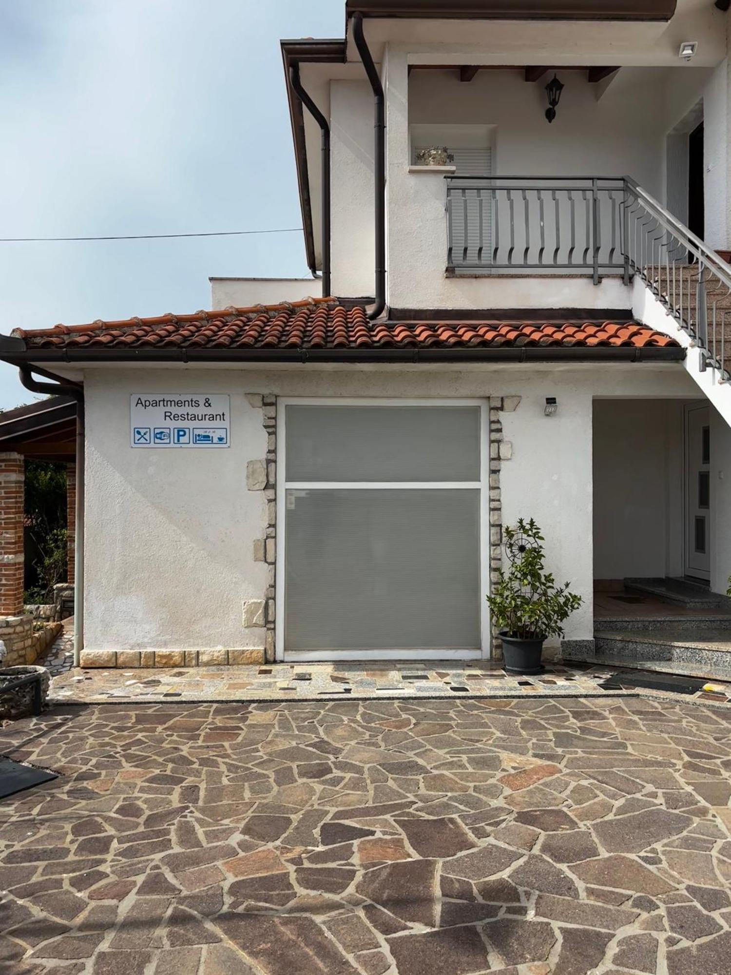 Apartmani Rozi 우마그 외부 사진